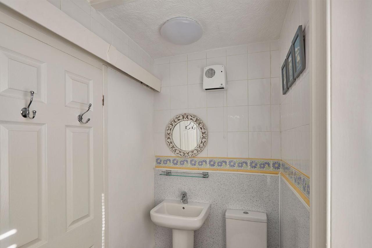 Apartment 4, Khyber Lodge Apartment Γουίτμπι Εξωτερικό φωτογραφία